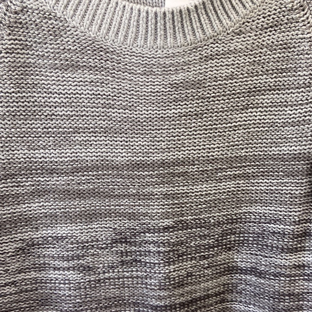 🆕 Crystal Kobe Women’s Gray Sweater Size Medium #233 - Picture 8 of 9